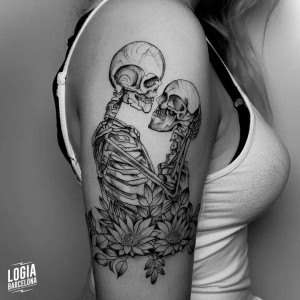 tatuaje_brazo_esqueletos_logia_barcelona_d_kata